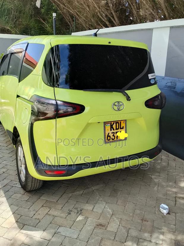 Toyota Sienta 1.5 FWD 2015 Yellow