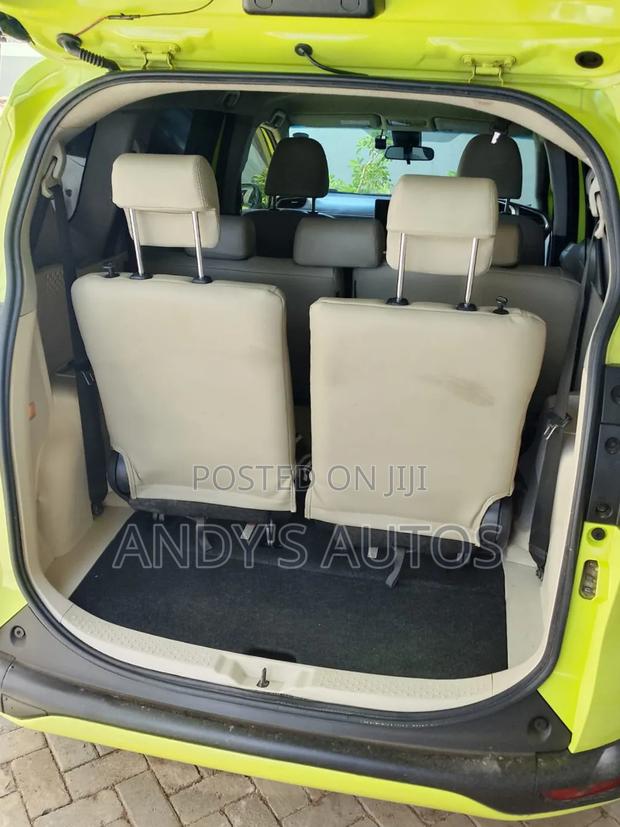 Toyota Sienta 1.5 FWD 2015 Yellow
