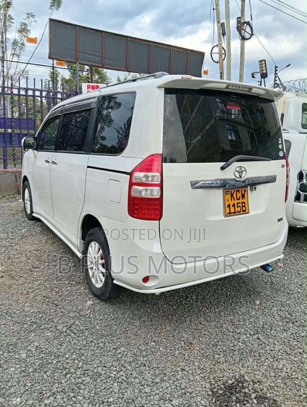 Toyota Noah 2012 White