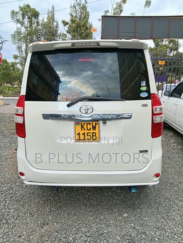 Toyota Noah 2012 White