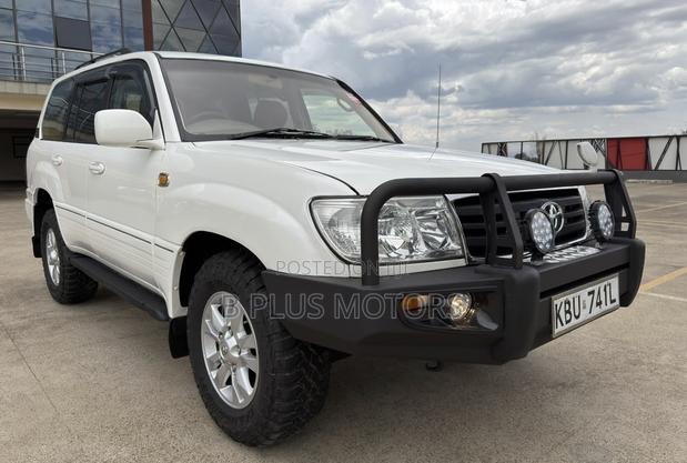 Toyota Land Cruiser 2005 White