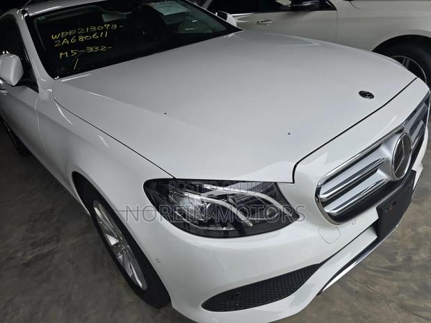 Mercedes-Benz C200 2019 Off white