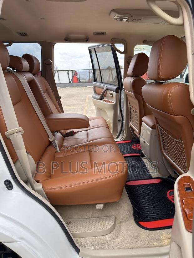 Toyota Land Cruiser 2005 White