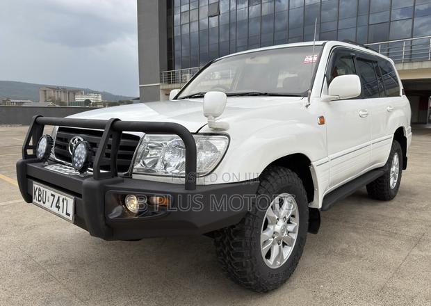Toyota Land Cruiser 2005 White