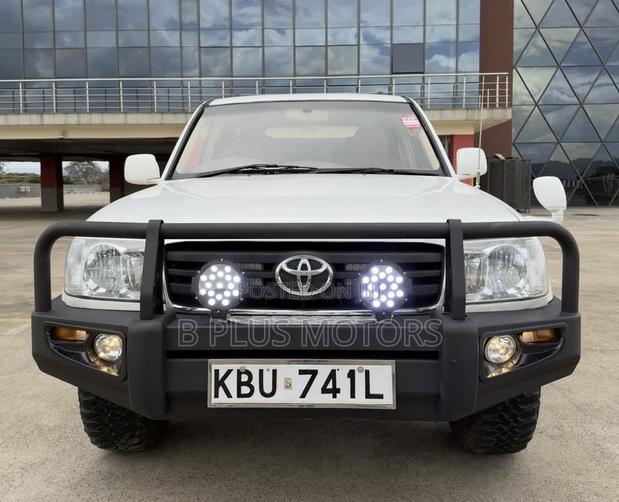 Toyota Land Cruiser 2005 White