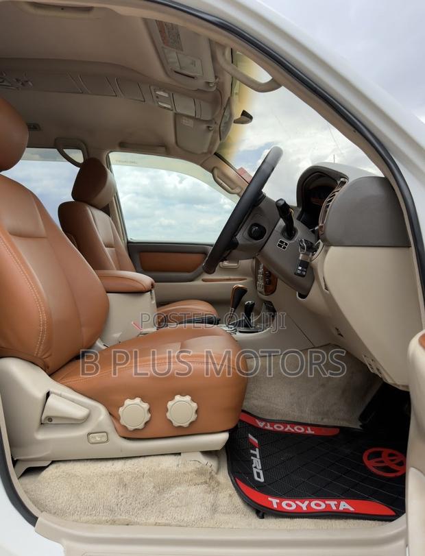 Toyota Land Cruiser 2005 White