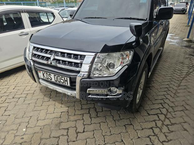 Mitsubishi Pajero 2016 Black
