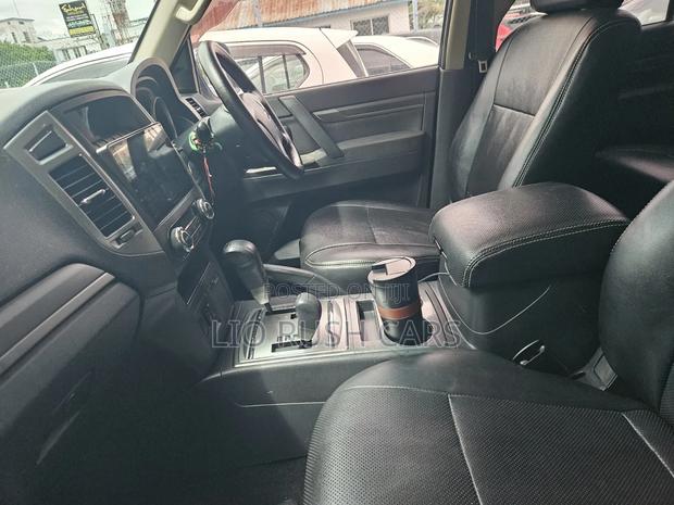 Mitsubishi Pajero 2016 Black