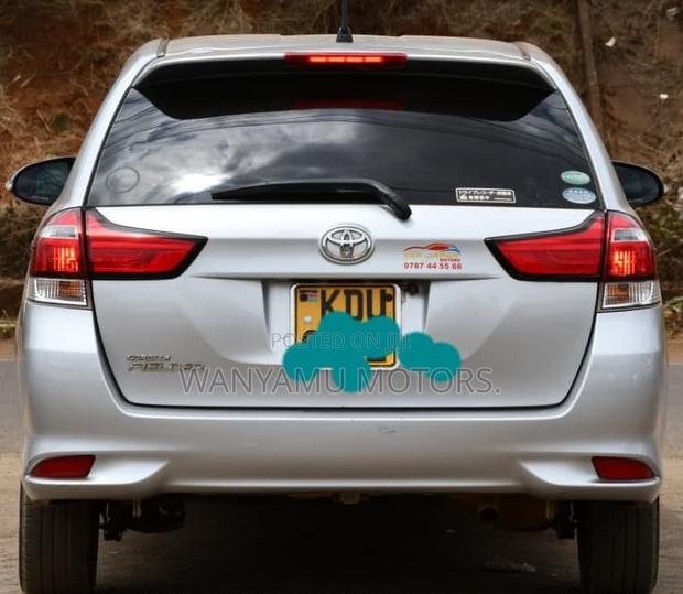 Toyota Corolla Fielder 2019 Silver