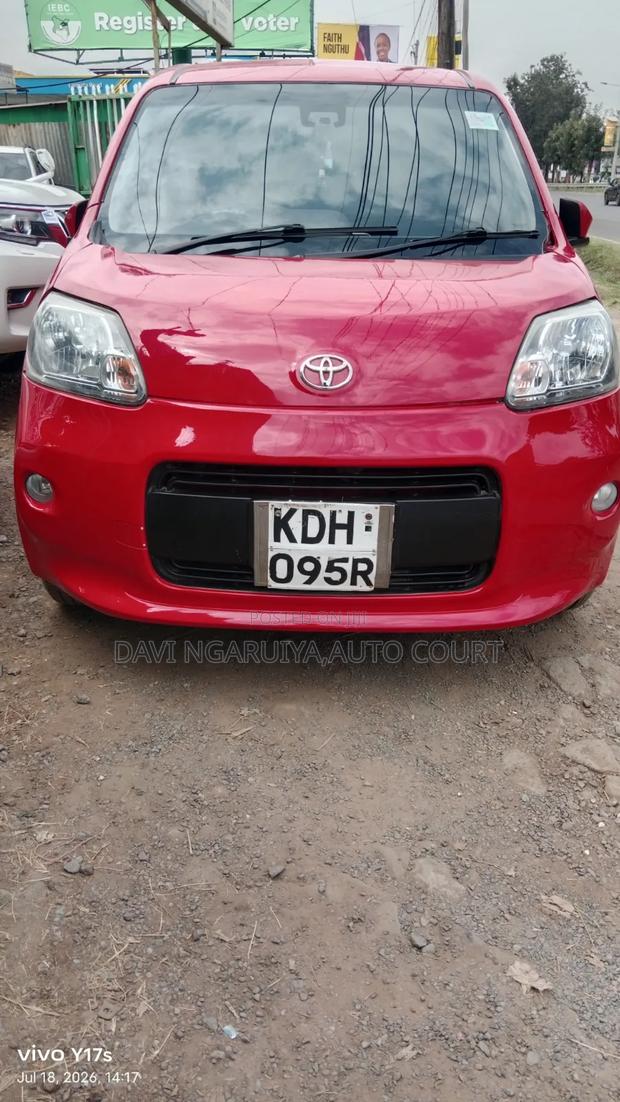 Toyota Porte 1.5 FWD 2014 Red