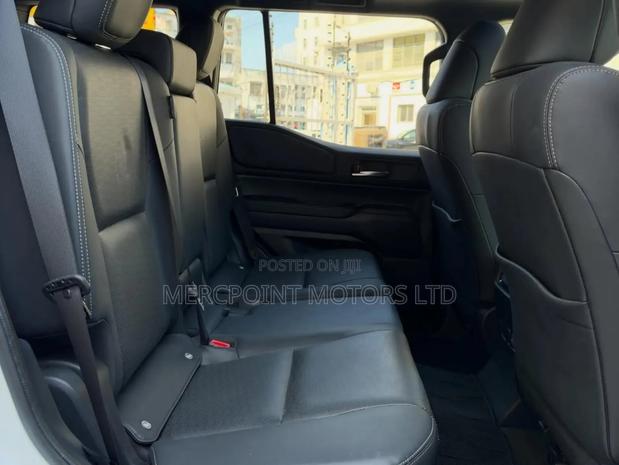 Toyota Land Cruiser Prado 2.8 2024 White