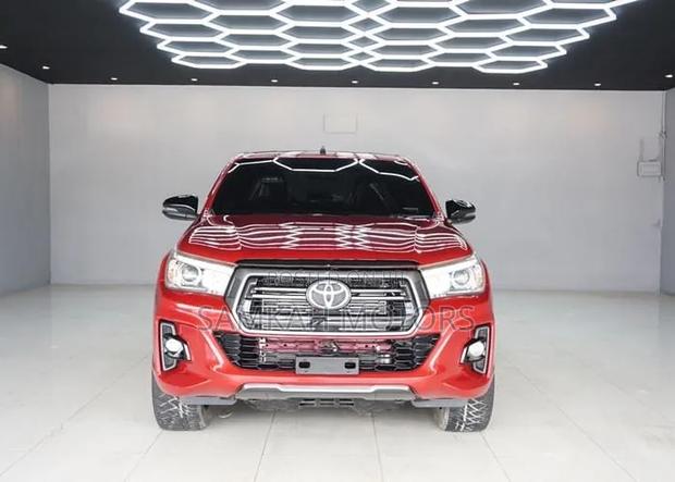 Toyota Hilux 2021 Red