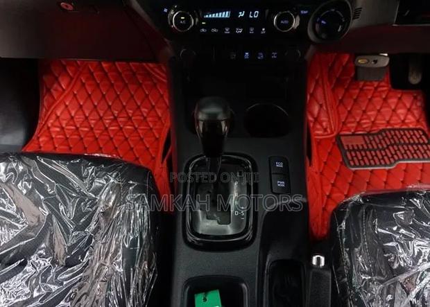 Toyota Hilux 2021 Red
