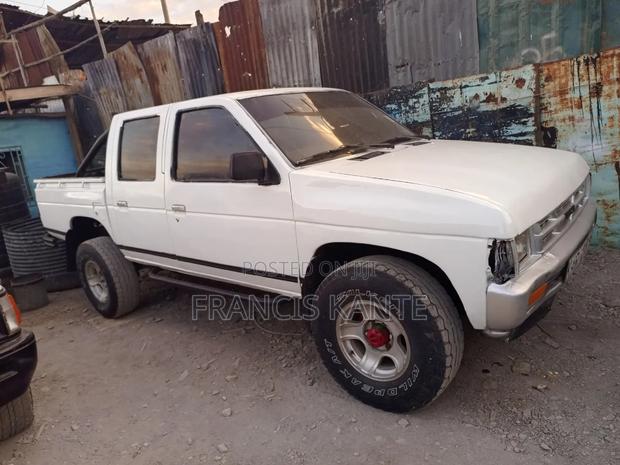 Nissan Hardbody 2005 White