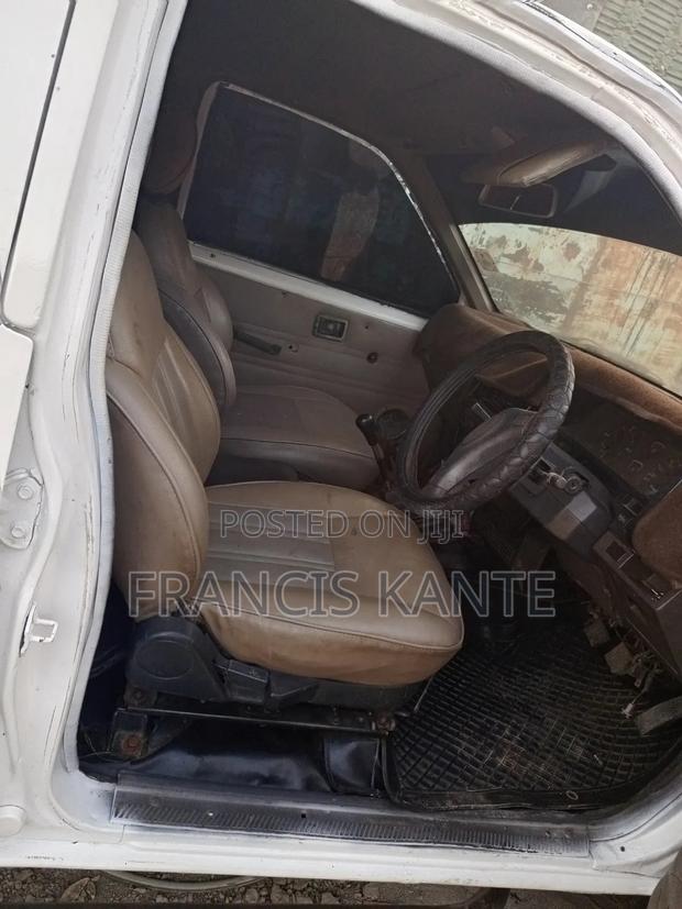 Nissan Hardbody 2005 White