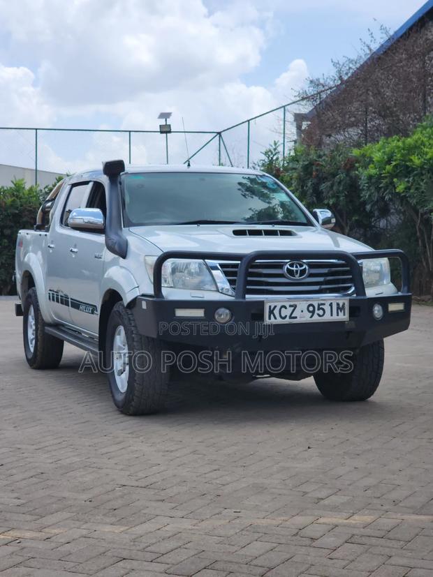 Toyota Hilux 2013 Silver
