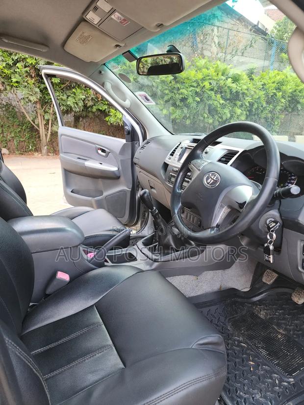 Toyota Hilux 2013 Silver