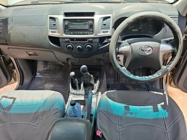 Toyota Hilux 2012 Silver