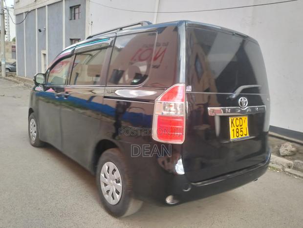 Toyota Noah 2009 Black
