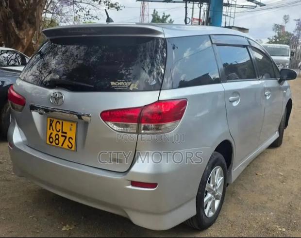 Toyota Wish 2011 Silver