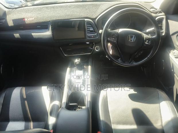 Honda Vezel 1.5 Hybrid 4WD 2018 Red