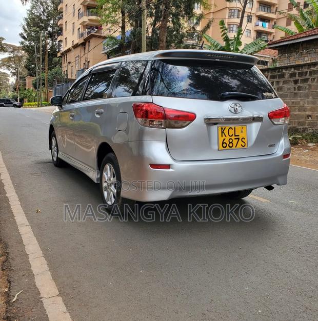 Toyota Wish 2010 Silver