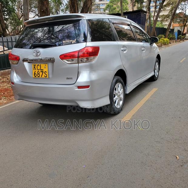 Toyota Wish 2010 Silver