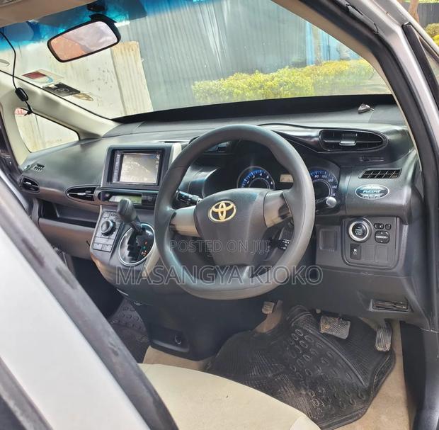 Toyota Wish 2010 Silver
