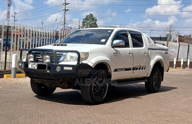Toyota Hilux 2012 White