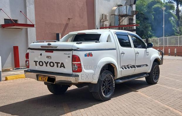Toyota Hilux 2012 White
