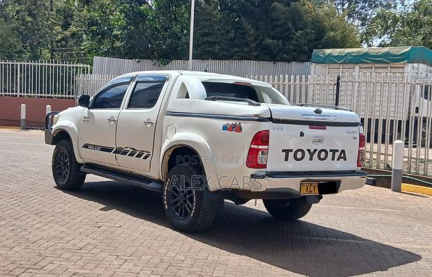 Toyota Hilux 2012 White