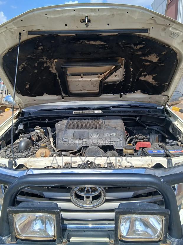 Toyota Hilux 2012 White