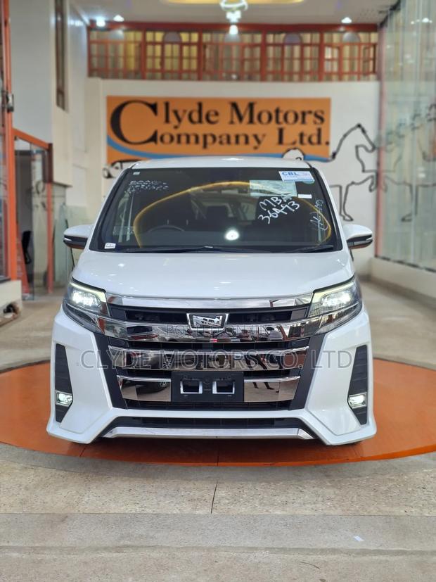 Toyota Noah 2.0 FWD (8 Seater) 2019 White
