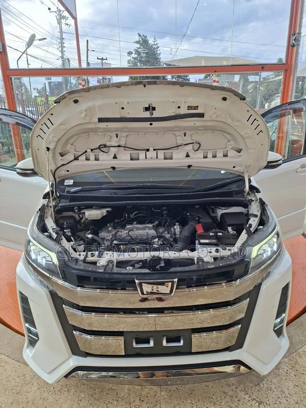 Toyota Noah 2.0 FWD (8 Seater) 2019 White