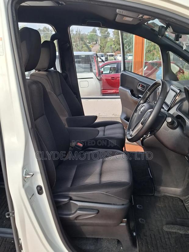 Toyota Noah 2.0 FWD (8 Seater) 2019 White