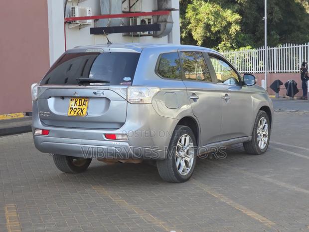 Mitsubishi Outlander 2014 Silver