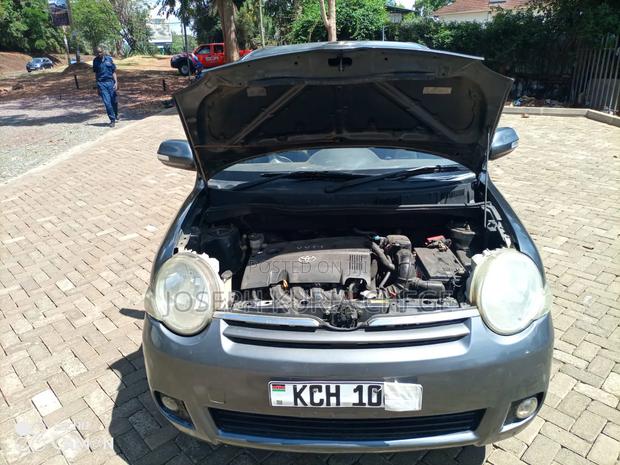 Toyota Sienta 2010 Gray