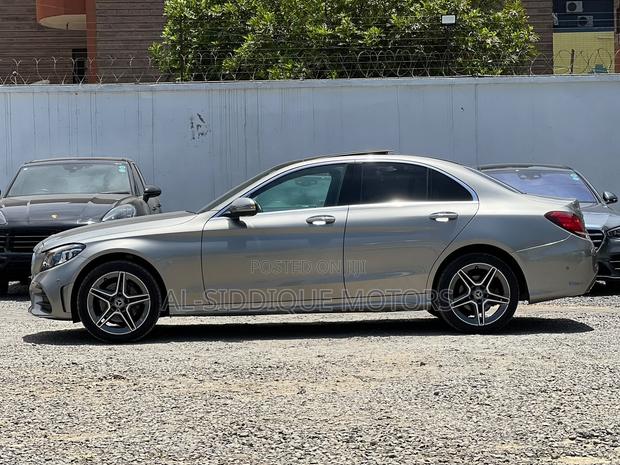 Mercedes-Benz C200 2019 Gold