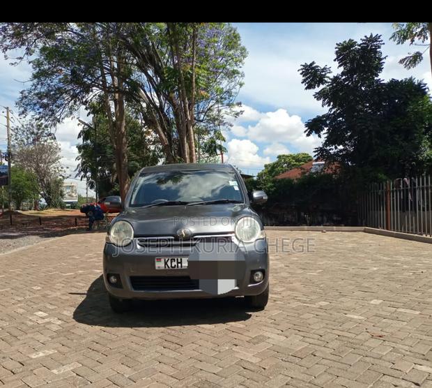 Toyota Sienta 2010 Gray