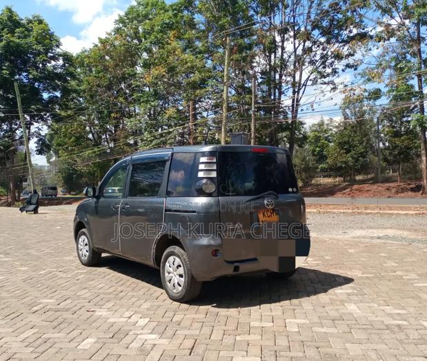 Toyota Sienta 2010 Gray