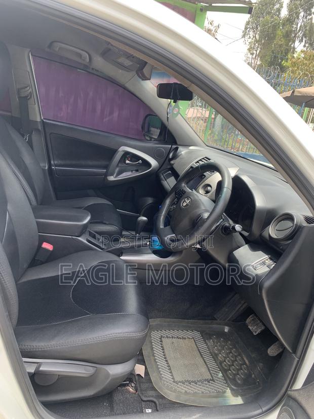 Toyota Vanguard 2012 Pearl
