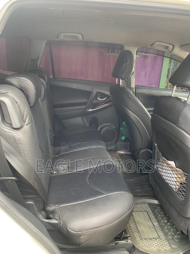 Toyota Vanguard 2012 Pearl