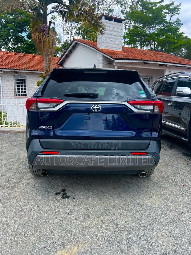 Toyota RAV4 2019 Blue