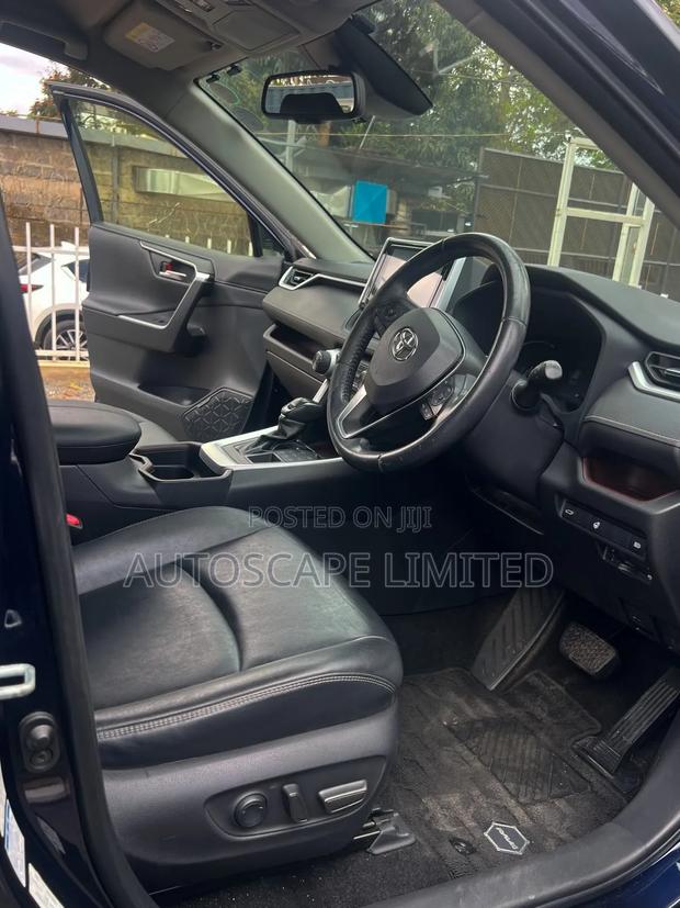 Toyota RAV4 2019 Blue