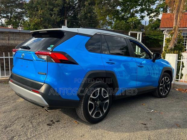 Toyota RAV4 2019 Blue