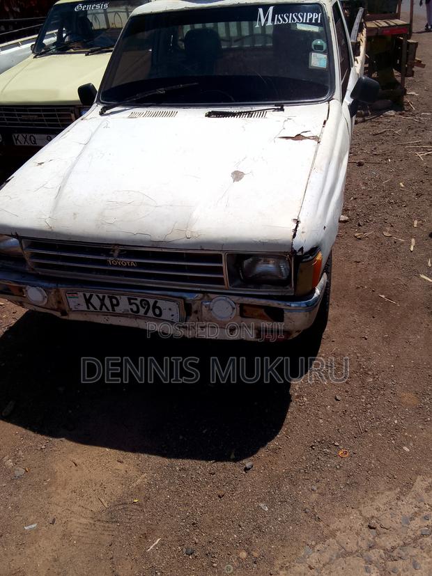 Toyota Hilux 2200 4x4 1986 White