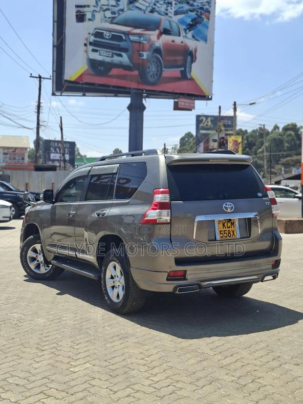 Toyota Land Cruiser Prado 2011 Gray
