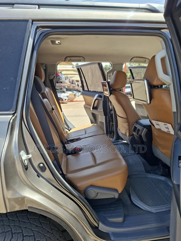 Toyota Land Cruiser Prado 2011 Gray