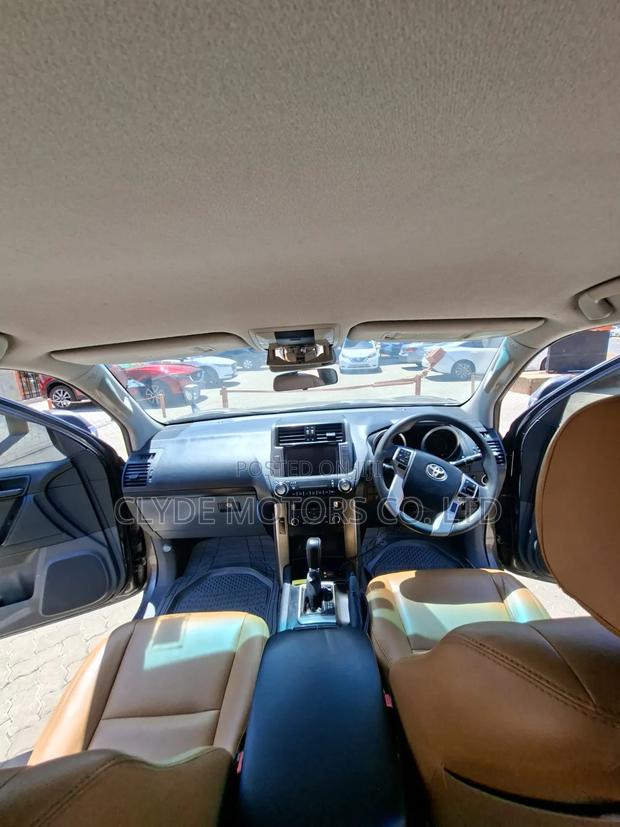 Toyota Land Cruiser Prado 2011 Gray