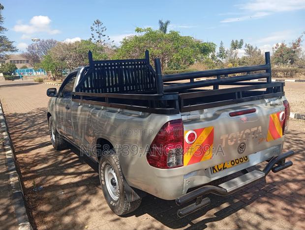 Toyota Hilux 2011 Beige